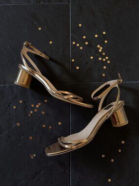 WHITE HOUSE BLACK MARKET Gold Metallic Sandals Heels Size 7
